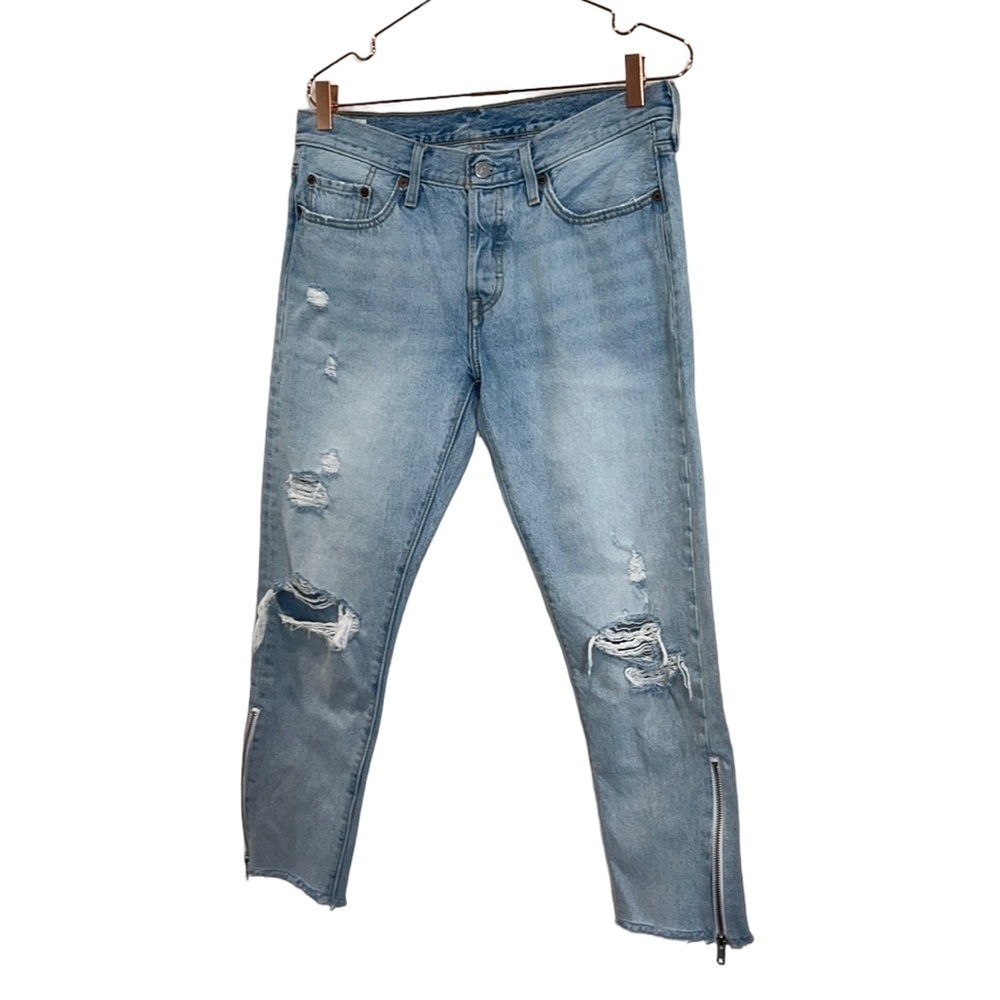Levi’s 501 tapered light denim with zippered bottom. Size 29